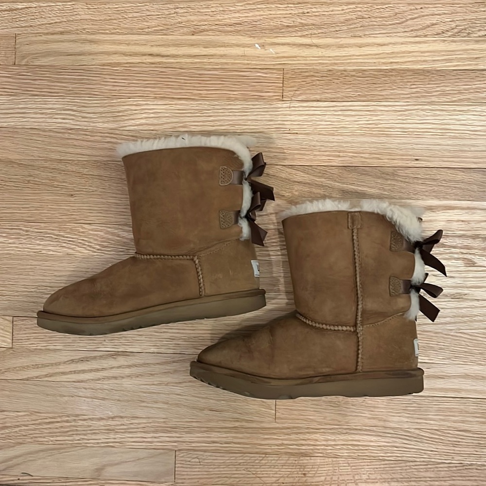 EUC Bailey Bow II Chestnut size 4
